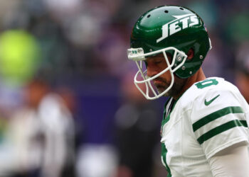 Oct 6, 2024; Tottenham, ENG; New York Jets Quarterback Aaron Rodgers (8) during a practice session before the match against Minnesota Vikings at Tottenham Hotspur Stadium. Mandatory Credit: Shaun Brooks-Imagn Images