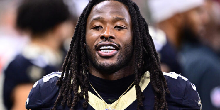 Alvin Kamara's contract extension reportedly includes $22 million in guaranteed money. (Gus Stark/Getty Images)