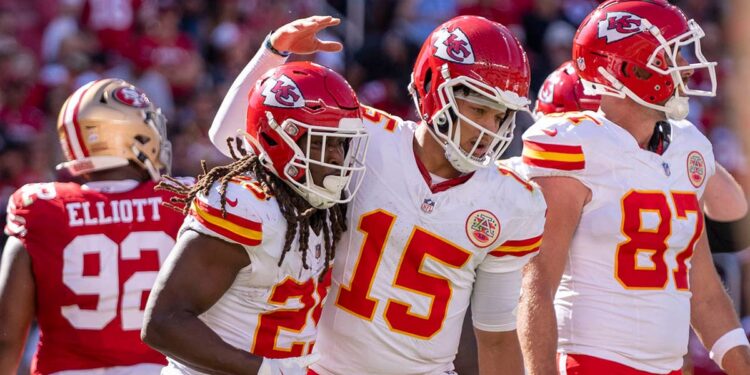 Patrick Mahomes celebrates touchdown with Kareem Hunt