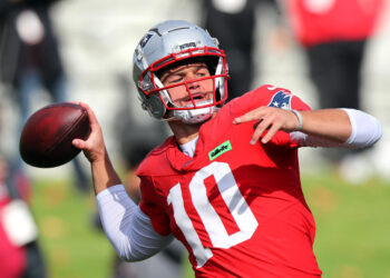 Foxborough, MA - October 16: New England Patriots QB Drake Maye throws a pass at practice. (Photo by John Tlumacki/The Boston Globe via Getty Images)