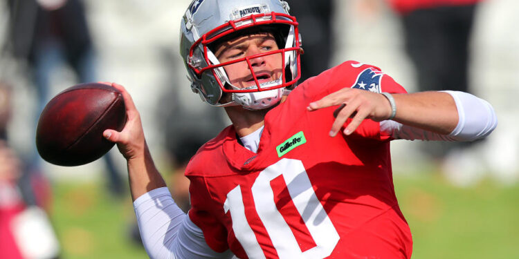 Foxborough, MA - October 16: New England Patriots QB Drake Maye throws a pass at practice. (Photo by John Tlumacki/The Boston Globe via Getty Images)