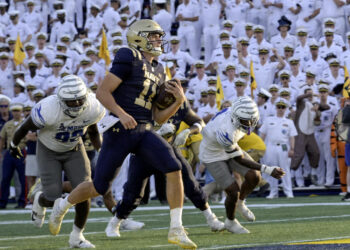 ANNAPOLIS, MD - SEPTEMBER 21:  Navy Midshipmen quarterback Blake Horvath (11) runs for a touchdown during the Memphis Tigers game versus the Naval Academy Midshipmen on September 21, 2024 at Navy - Marine Corps Memorial Stadium in Annapolis, MD. (Photo by Mark Goldman/Icon Sportswire via Getty Images)