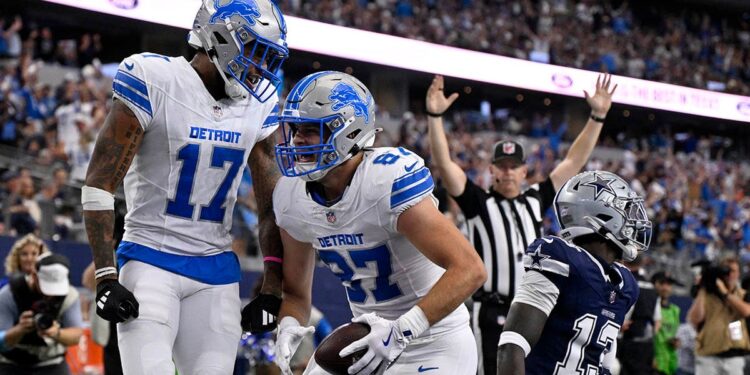 Sam LaPorta celebrates a TD