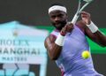 Frances Tiafoe returns a shot