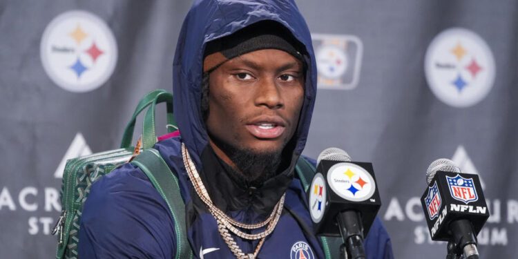 Pittsburgh Steelers wide receiver George Pickens was fighting with Browns cornerback Greg Newsome II as Thursday night's game ended. (AP Photo/Gene J. Puskar)