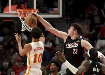 Portland Trail Blazers center Donovan Clingan has blocking shots at a prolific rate, which has boosted his fantasy value along with additional playing time. (AP Photo/Steve Dykes)