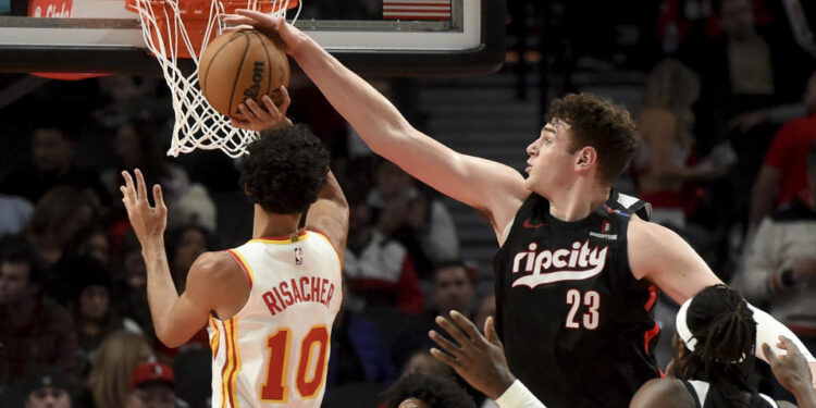 Portland Trail Blazers center Donovan Clingan has blocking shots at a prolific rate, which has boosted his fantasy value along with additional playing time. (AP Photo/Steve Dykes)