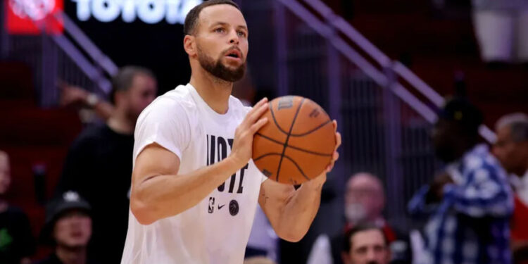 Nov 2, 2024; Houston, Texas, USA; Golden State Warriors guard Stephen Curry (30) works out prior to the game against the Houston Rockets at Toyota Center. Mandatory Credit: Erik Williams-Imagn Images