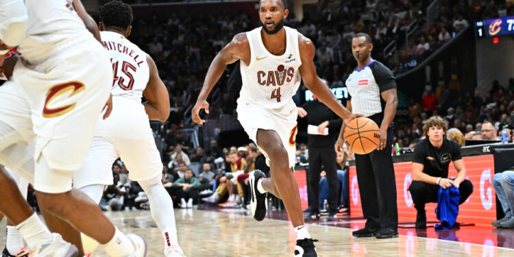 CLEVELAND, OHIO - OCTOBER 25: Evan Mobley #4 of the Cleveland Cavaliers drives to the basket during the third quarter against the Detroit Pistons at Rocket Mortgage Fieldhouse on October 25, 2024 in Cleveland, Ohio. The Cavaliers defeated the Pistons 113-101. NOTE TO USER: User expressly acknowledges and agrees that, by downloading and or using this photograph, User is consenting to the terms and conditions of the Getty Images License Agreement. (Photo by Jason Miller/Getty Images)