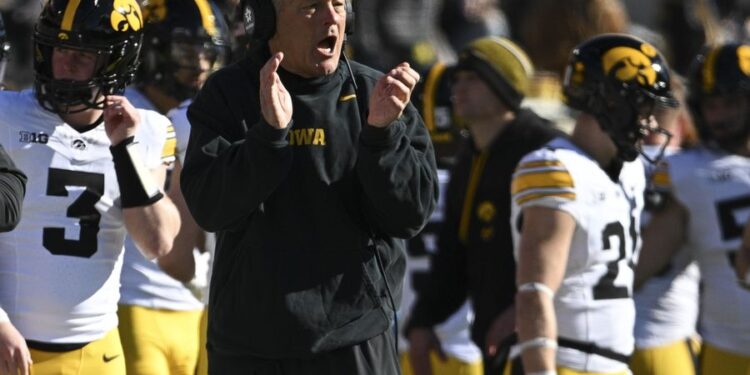 NCAA Football: Iowa at Maryland