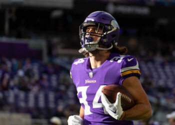 MINNEAPOLIS, MN - DECEMBER 04: Minnesota Vikings tight end Nick Muse (34) warms up before the NFL game between the New York Jets and the Minnesota Vikings on December 4th, 2022, at U.S. Bank Stadium, in Minneapolis, MN. (Photo by Bailey Hillesheim/Icon Sportswire via Getty Images)