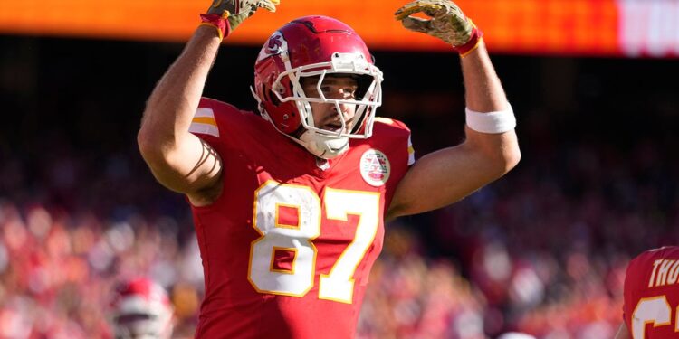 Travis Kelce celebrates