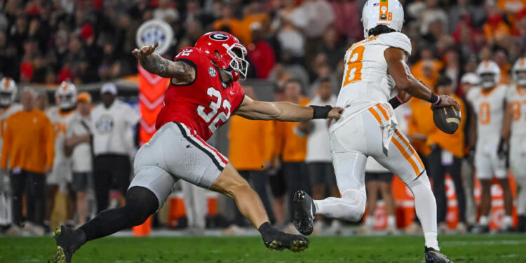 ATHENS, GA - NOVEMBER 16: Georgia Bulldogs linebacker Chaz Chambliss (32) puts pressure on Tennessee Volunteers quarterback Nico Iamaleava (8) during the college football game between the Tennessee Volunteers and the Georgia Bulldogs on November 16, 2024, on Dooley Field at Sanford Stadium in Athens, GA. (Photo by John Adams/Icon Sportswire via Getty Images)