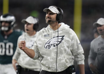 Nick Sirianni's Eagles have won the turnover battle in five straight games (all wins) and are 23-1 when they do so in his tenure. (AP Photo/Julio Cortez)