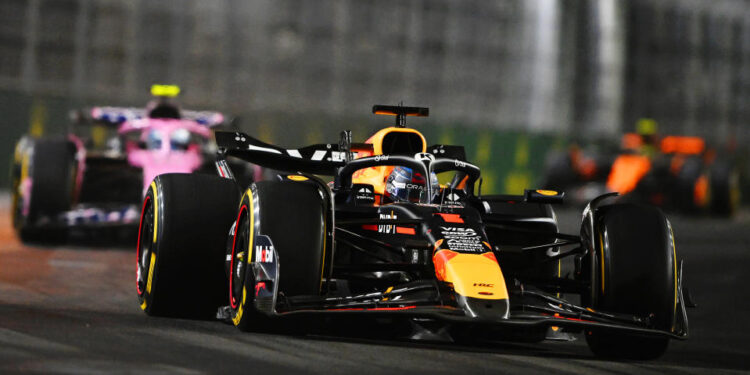 LAS VEGAS, NEVADA - NOVEMBER 23: Max Verstappen of the Netherlands driving the (1) Oracle Red Bull Racing RB20 on track during the F1 Grand Prix of Las Vegas at Las Vegas Strip Circuit on November 23, 2024 in Las Vegas, Nevada. (Photo by Rudy Carezzevoli/Getty Images)