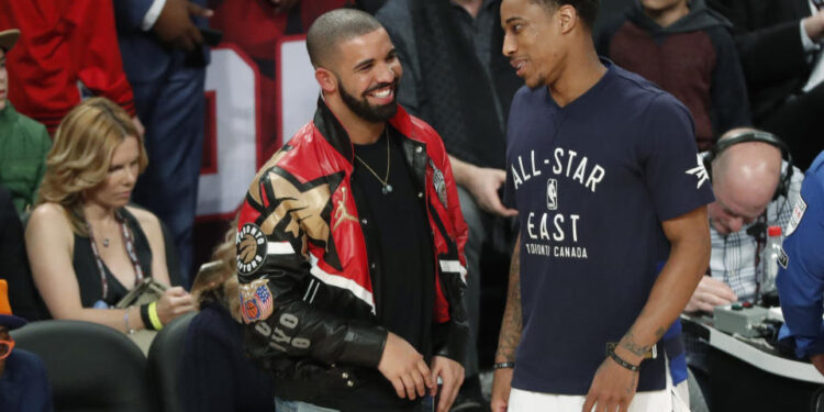 TORONTO, ON - FEBRUARY 14: Canadian rapper Drake talks to Eastern Conference Toronto Raptors DeMar DeRozan (10) during half time in the NBA all-star game in Toronto, Ontario. Toronto Star/Todd Korol        (Todd Korol/Toronto Star via Getty Images)