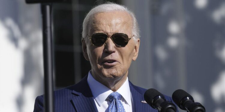 Biden speaks at White House for the turkey pardon