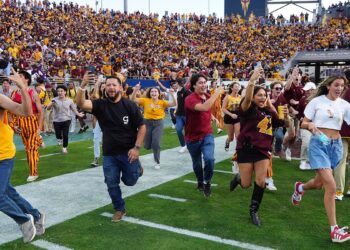 arizona state fans storm field