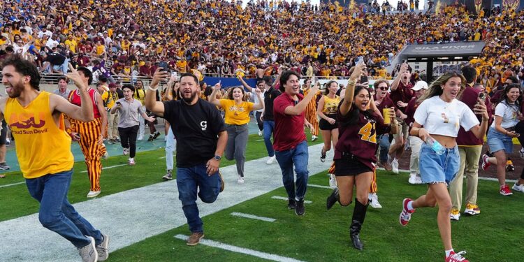 arizona state fans storm field