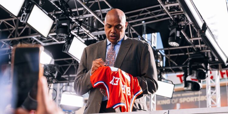 Charles Barkley signs a jersey