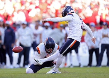 Wil Lutz #3 of the Denver Broncos attempts a field goal that was blocked in the fourth quarter of a game against the Kansas City Chiefs at GEHA Field at Arrowhead Stadium on November 10, 2024 in Kansas City, Missouri. (Photo by Jamie Squire/Getty Images)