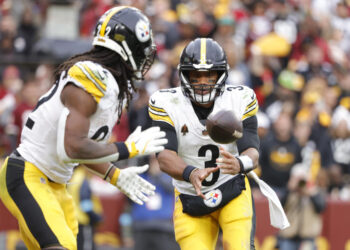 Nov 10, 2024; Landover, Maryland, USA; Pittsburgh Steelers quarterback Russell Wilson (3) tosses the ball to Steelers running back Najee Harris (22) during the second half against the Washington Commanders at Northwest Stadium. Mandatory Credit: Amber Searls-Imagn Images