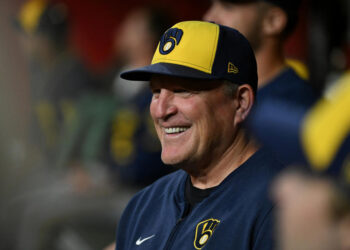 PHOENIX, ARIZONA - SEPTEMBER 13: Manager Pat Murphy #21 of the Milwaukee Brewers looks on from the dugout against the Arizona Diamondbacks at Chase Field on September 13, 2024 in Phoenix, Arizona. (Photo by Norm Hall/Getty Images)