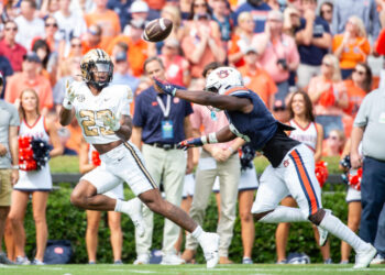 AUBURN, ALABAMA - NOVEMBER 02: Running back AJ Newberry #23 of the Vanderbilt Commodores catches a pass for a touchdown in front of linebacker Eugene Asante #9 of the Auburn Tigers during the first half of play at Jordan-Hare Stadium on November 02, 2024 in Auburn, Alabama. (Photo by Michael Chang/Getty Images)