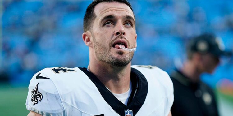 Derek Carr chomps on his mouthguard