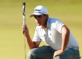 Emilo Gonzalez reads putt