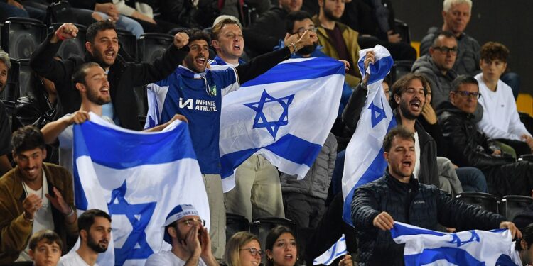 Israel soccer fans