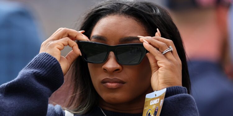 Simone Biles fixes glasses