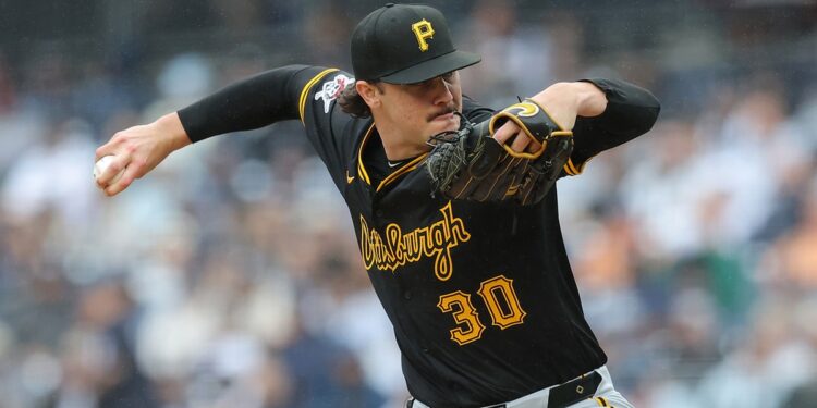 Paul Skenes pitching