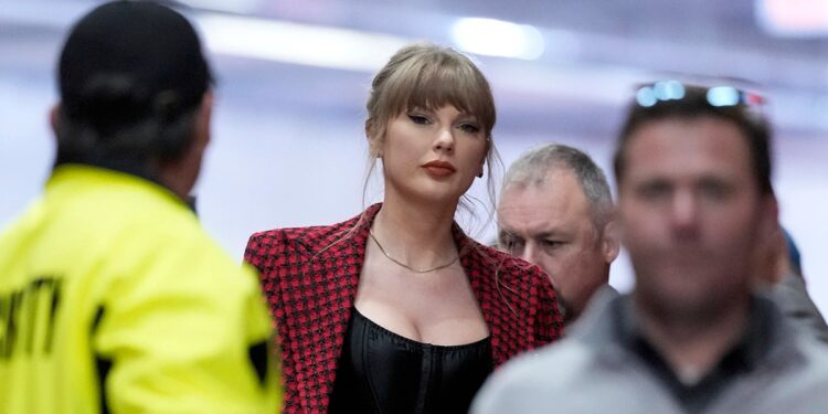 Taylor Swift walks