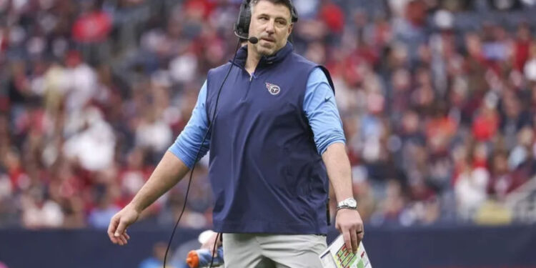 Dec 31, 2023; Houston, Texas, USA; Tennessee Titans head coach Mike Vrabel reacts after a play during the first quarter against the Houston Texans at NRG Stadium. credits: Troy Taormina-USA TODAY Sports