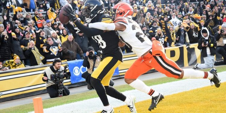 NFL: Cleveland Browns at Pittsburgh Steelers