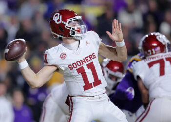 BATON ROUGE, LOUISIANA - NOVEMBER 30: Jackson Arnold #11 of the Oklahoma Sooners throws the ball during the first half against the LSU Tigers at Tiger Stadium on November 30, 2024 in Baton Rouge, Louisiana. (Photo by Jonathan Bachman/Getty Images)