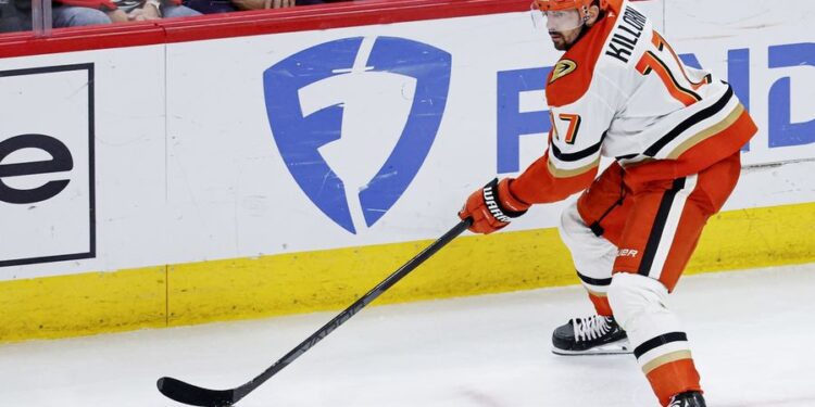 NHL: Anaheim Ducks at Chicago Blackhawks