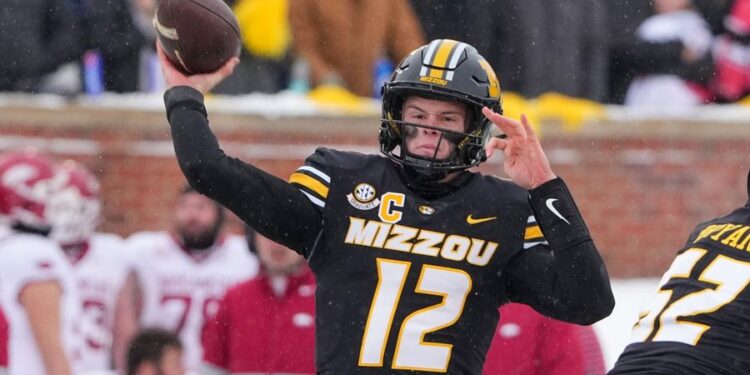 NCAA Football: Arkansas at Missouri