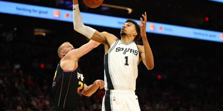 NBA: San Antonio Spurs at Phoenix Suns