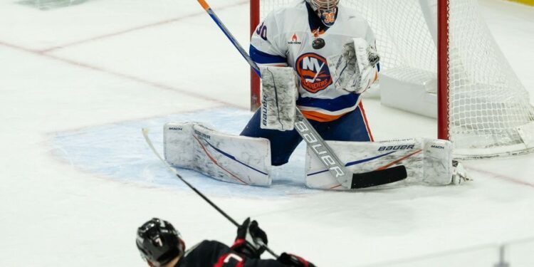 NHL: New York Islanders at Ottawa Senators