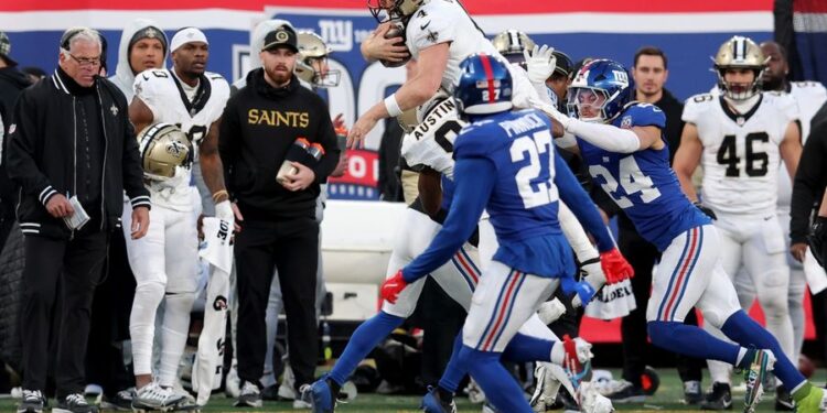 NFL: New Orleans Saints at New York Giants