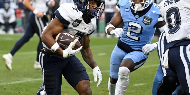 NCAA Football: Fenway Bowl-Connecticut at North Carolina