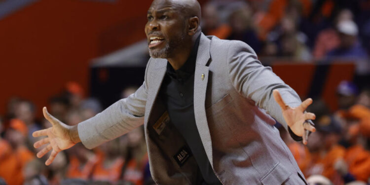 CHAMPAIGN, ILLINOIS - NOVEMBER 17: Head coach Roger Powell of the Valparaiso Crusaders reacts after a play in the game against the Illinois Fighting Illini at State Farm Center on November 17, 2023 in Champaign, Illinois. (Photo by Justin Casterline/Getty Images)