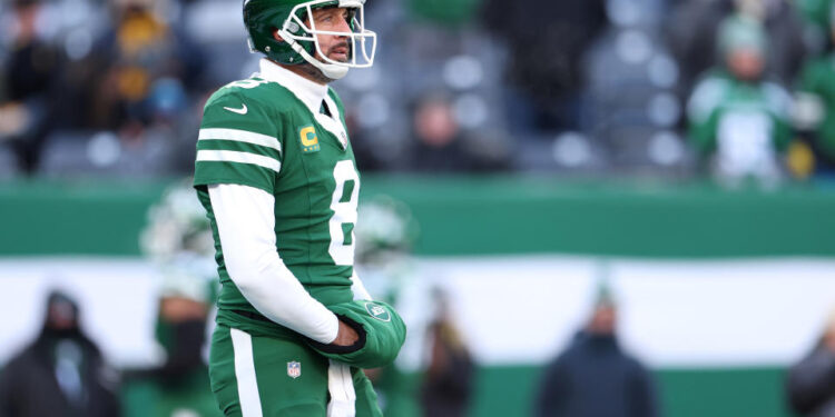 EAST RUTHERFORD, NEW JERSEY - DECEMBER 22: Aaron Rodgers #8 of the New York Jets on the field before the game against the Los Angeles Rams at MetLife Stadium on December 22, 2024 in East Rutherford, New Jersey. (Photo by Emilee Chinn/Getty Images)