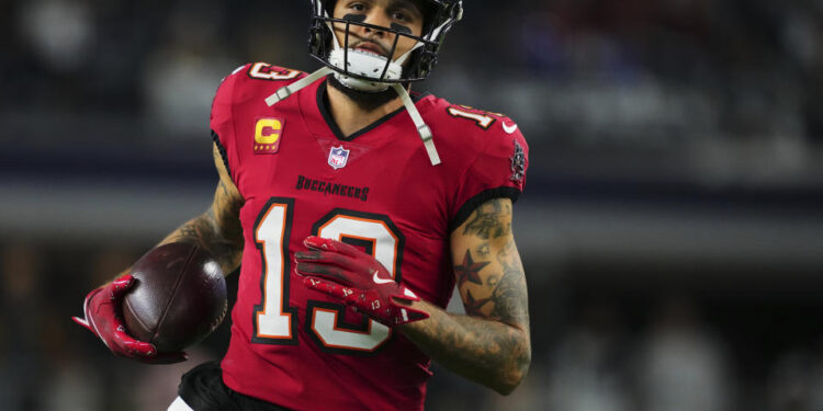 Mike Evans #13 of the Tampa Bay Buccaneers