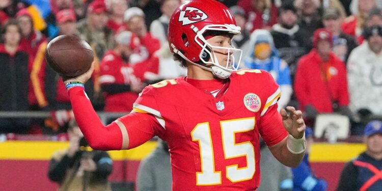 Patrick Mahomes pass