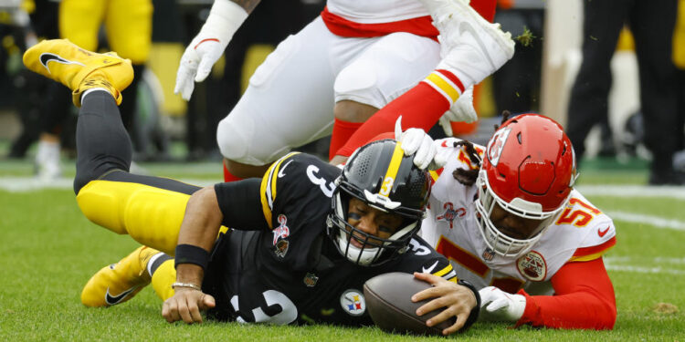 PITTSBURGH, PENNSYLVANIA - DECEMBER 25: Russell Wilson #3 of the Pittsburgh Steelers recovers his own fumble against Mike Danna #51 of the Kansas City Chiefs /d1 at Acrisure Stadium on December 25, 2024 in Pittsburgh, Pennsylvania. (Photo by Justin K. Aller/Getty Images)