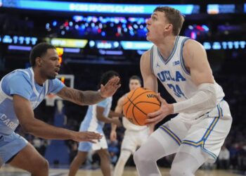 North Carolina's Ty Claude, left, defends UCLA's Tyler Bilodeau, right, during the first half.