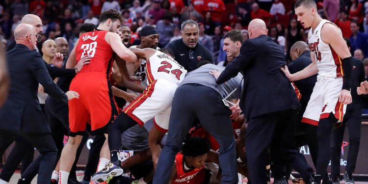 Heat and Rockets players brawl